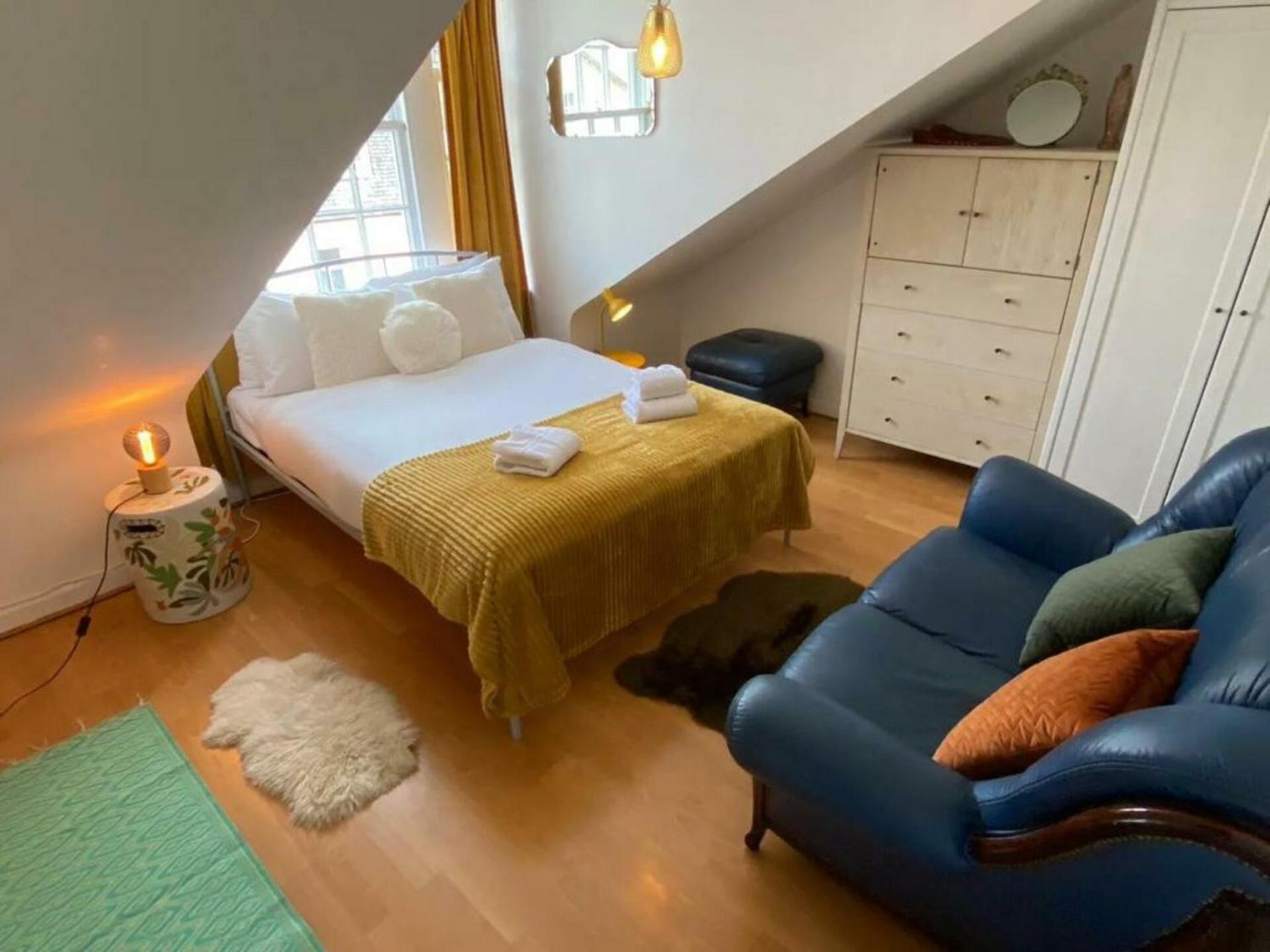 Charming 3 Bedroom Apartment In The Heart Of Vibrant Old Town EDI Exterior foto