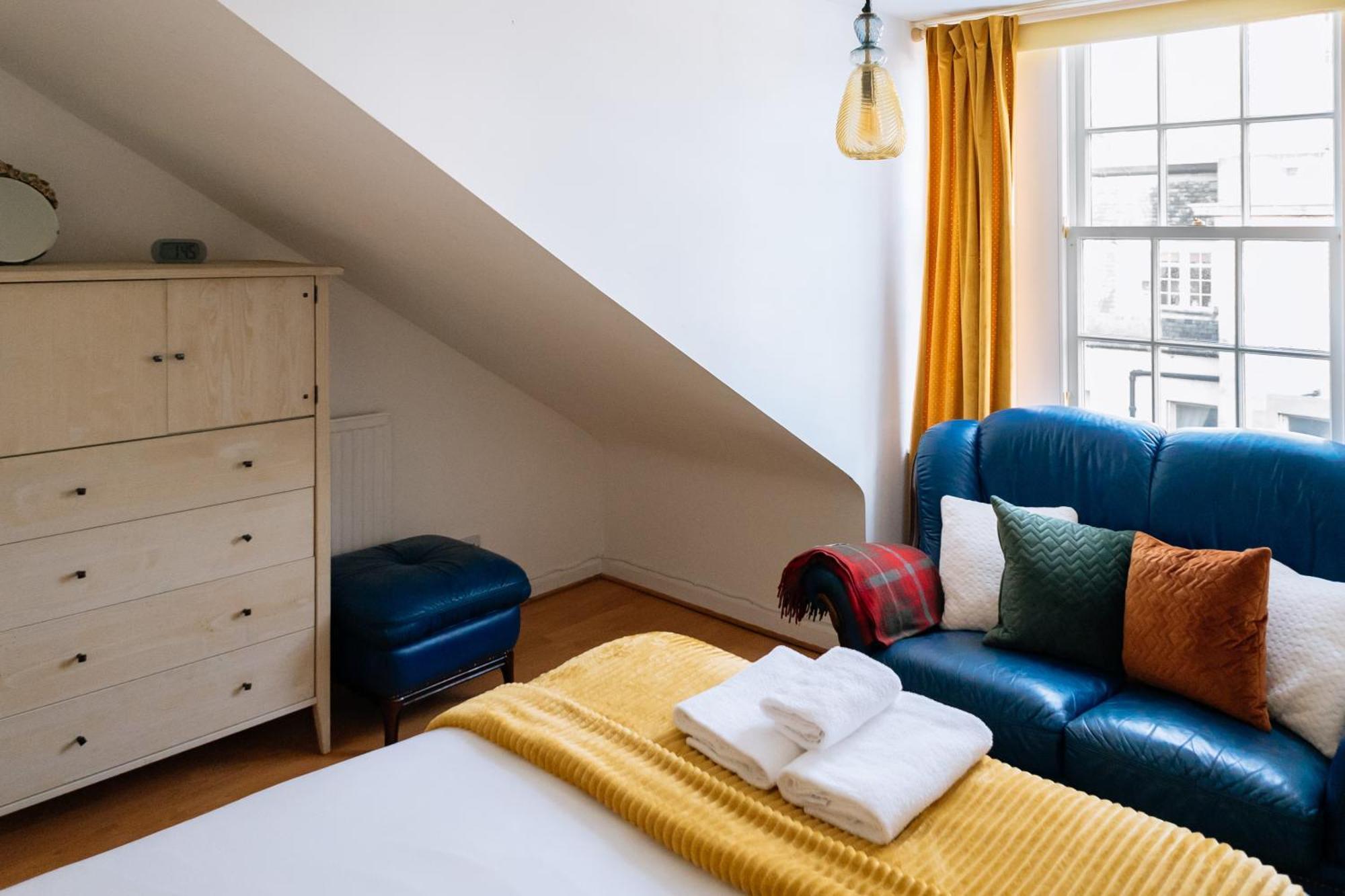 Charming 3 Bedroom Apartment In The Heart Of Vibrant Old Town EDI Exterior foto