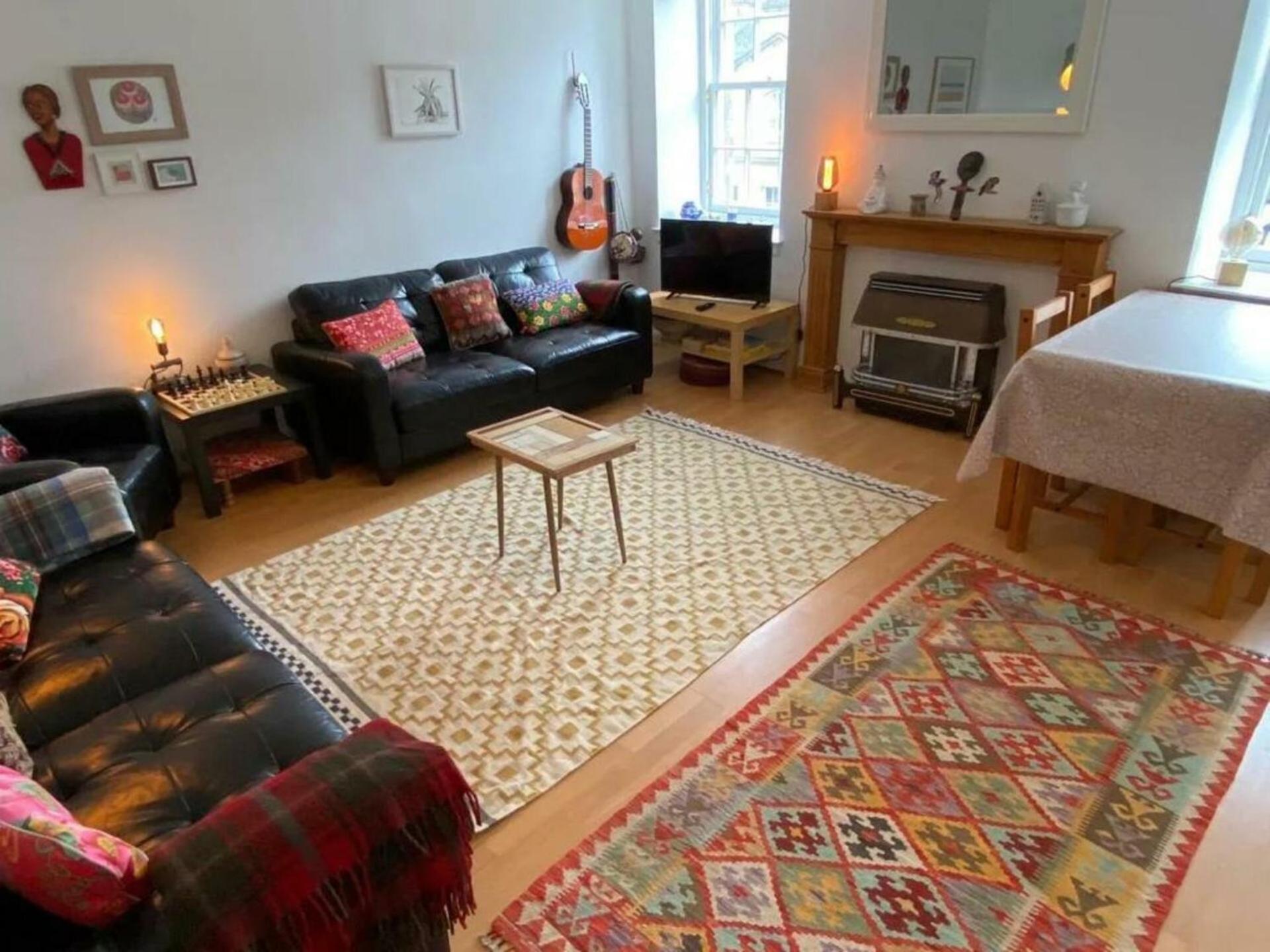 Charming 3 Bedroom Apartment In The Heart Of Vibrant Old Town EDI Exterior foto
