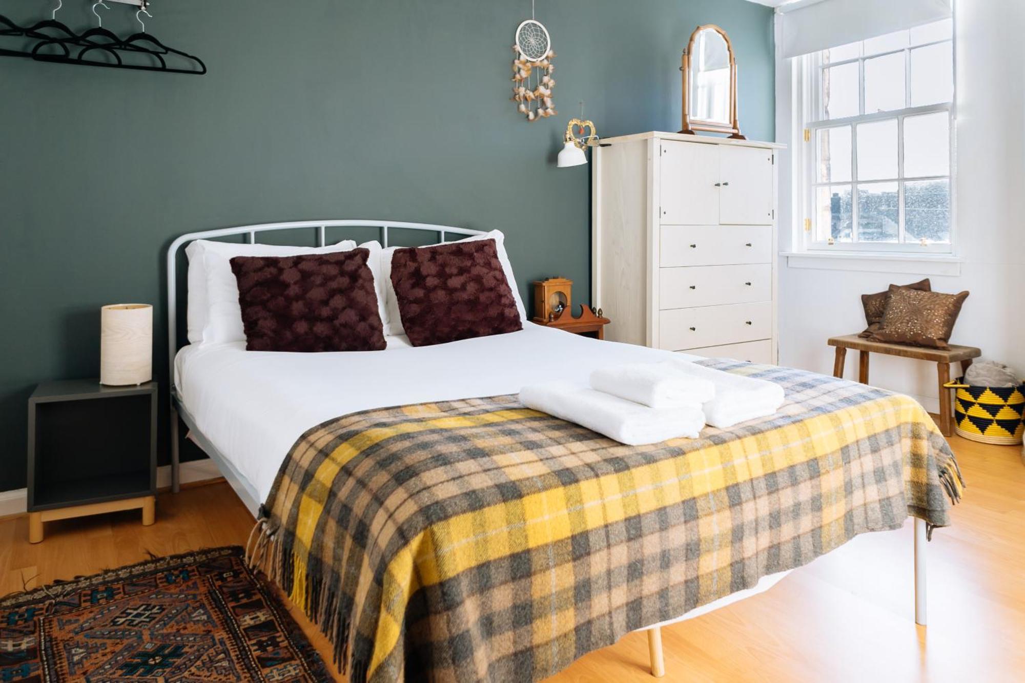 Charming 3 Bedroom Apartment In The Heart Of Vibrant Old Town EDI Exterior foto
